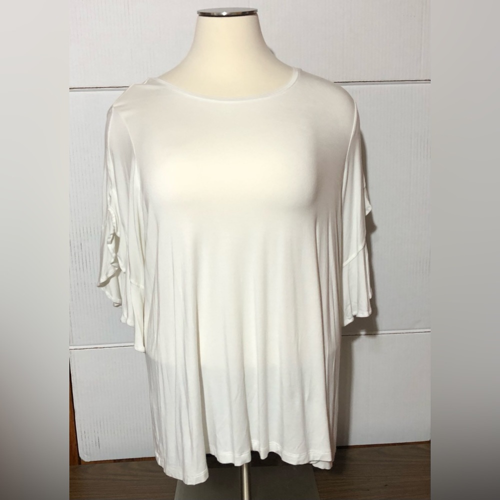 H by Halston ladies 3x white top with pretty ruffle sleeves.